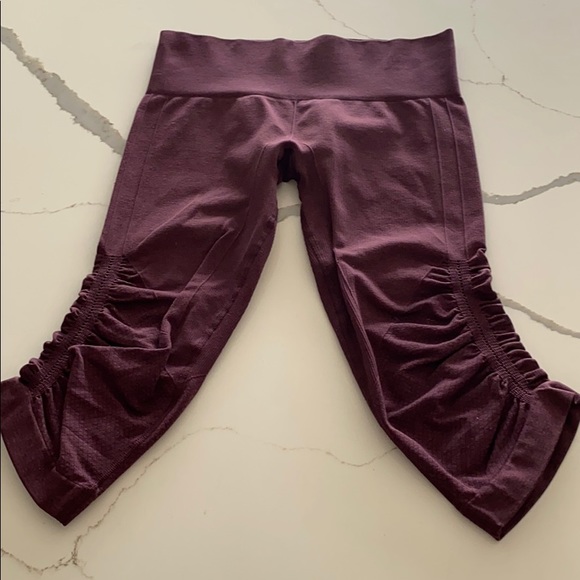 Lululemon In The Flow Crop size 6 burgundy - Picture 5 of 5